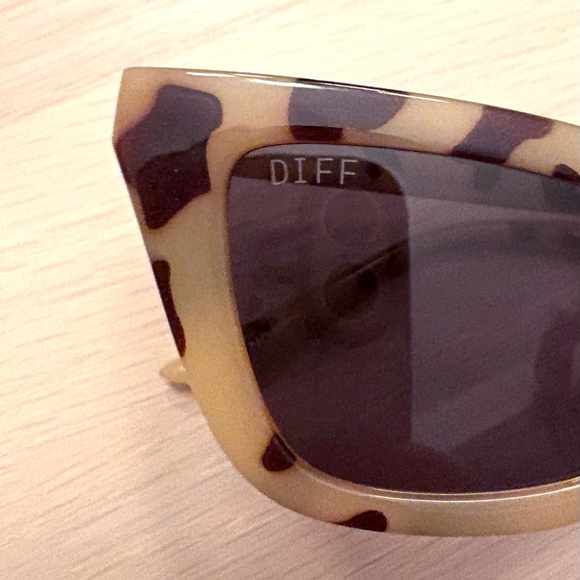 New DIFF The Noah sunglasses
- DIFF x Madi Nelson - Picture 5 of 8